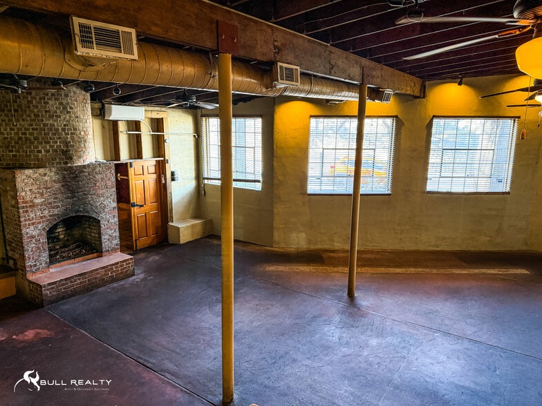 More Photos Of 242 SE Boulevard, Atlanta Restaurant For Sale