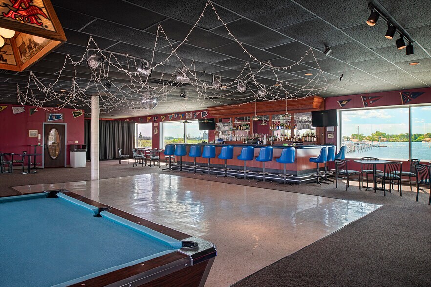More Photos Of 100 Meadowbrook St, Detroit Marina For Sale