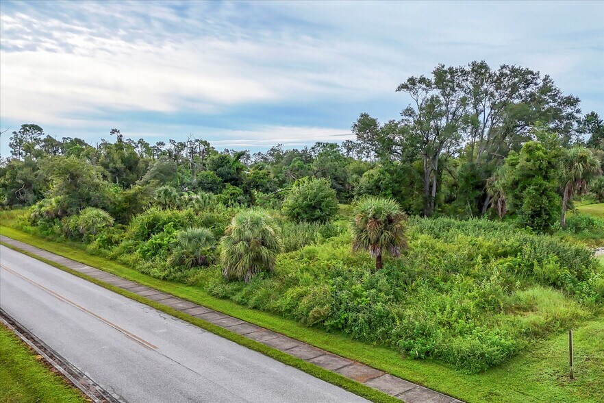 More Photos Of 3279 S Access Rd, Englewood Freestanding For Sale