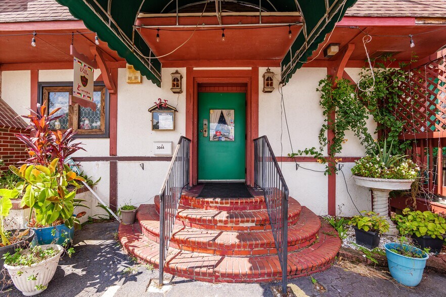 More Photos Of 3044 Deans Bridge Rd, Augusta Restaurant For Sale