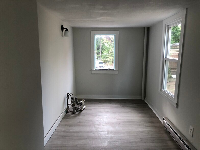 More Photos Of 774-776 S Main St, Plantsville Storefront Retail Office For Lease