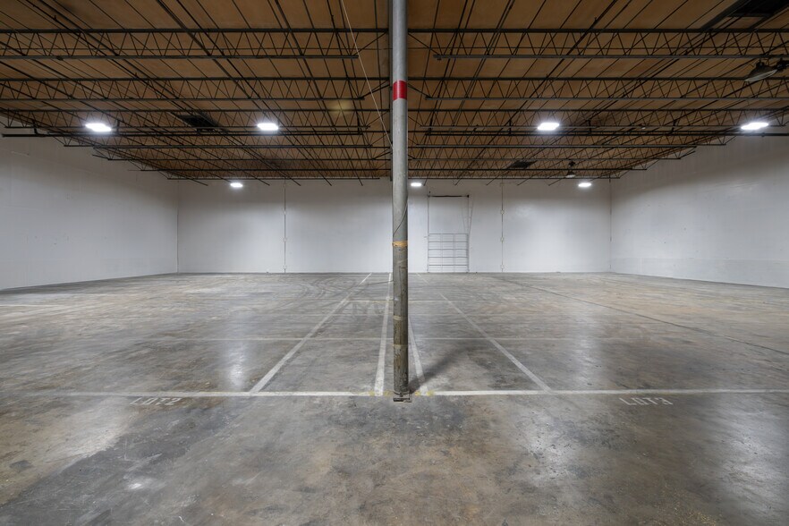 More Photos Of 6805 Stuart Ln S, Jacksonville Warehouse For Lease