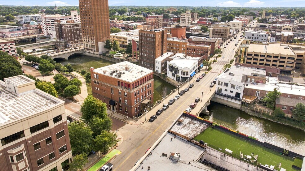 More Photos Of 31 W Downer Pl, Aurora Office For Sale