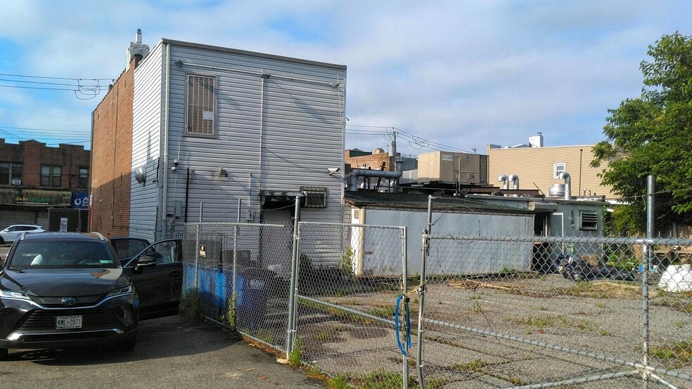 More Photos Of 7511-7513 Metropolitan Ave, Middle Village Storefront Retail Office For Sale