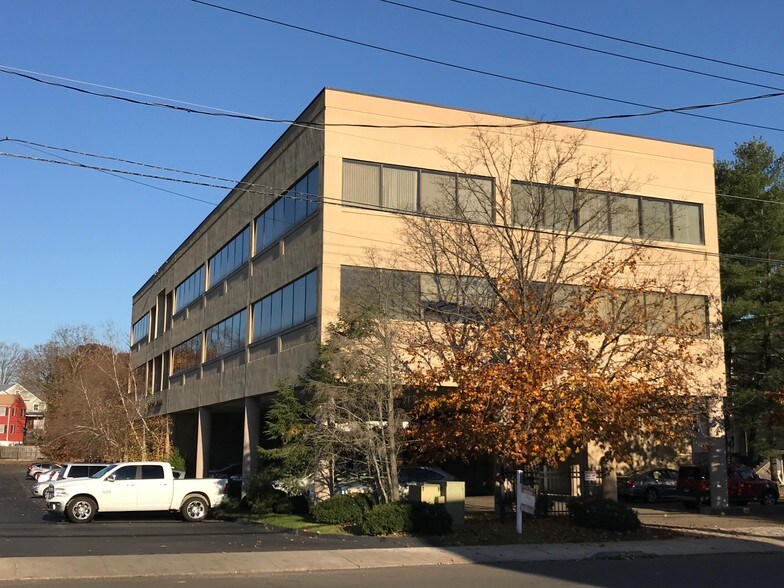 More Photos Of 108 Main St, Norwalk Medical For Lease