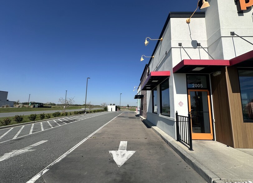 More Photos Of 2005 Ohio Ave N, Live Oak Fast Food For Lease
