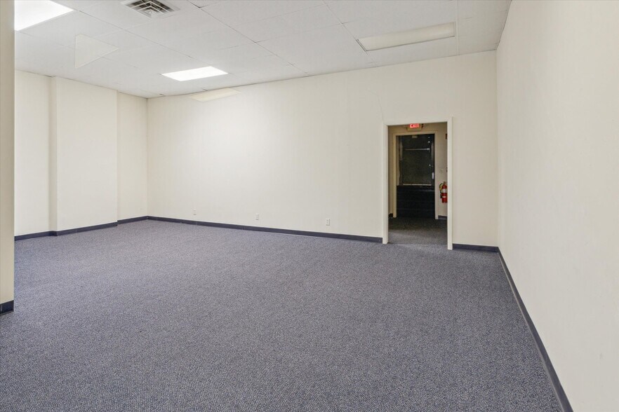 More Photos Of 711 Washington Ave, Bay City Medical For Sale