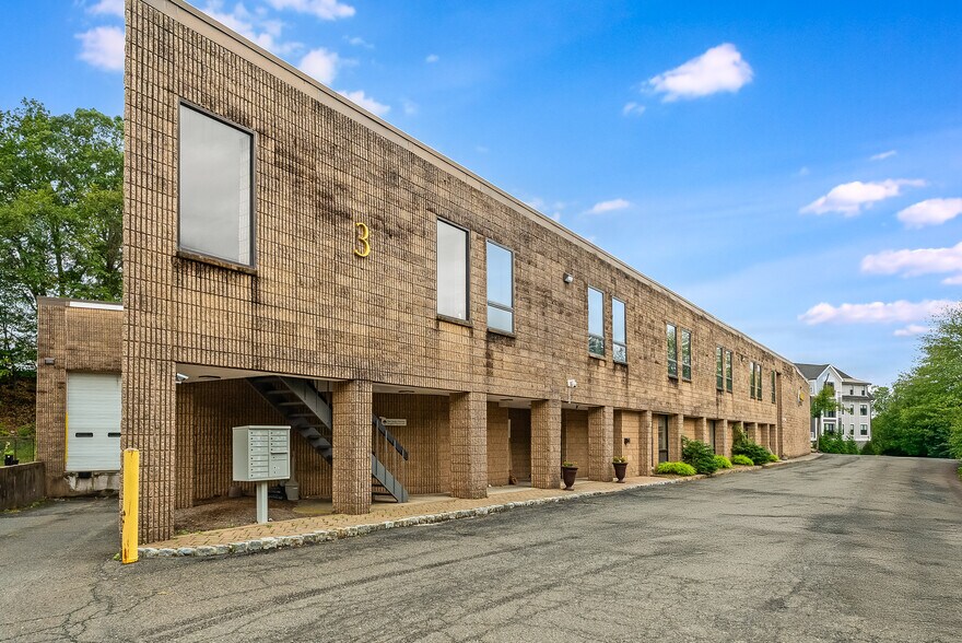 More Photos Of 3 Tice Rd, Franklin Lakes Distribution For Lease