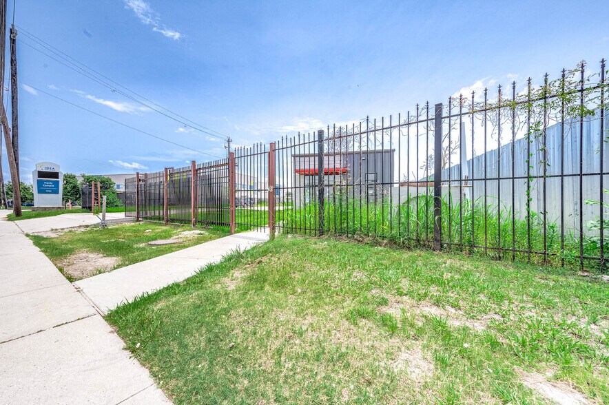 More Photos Of 1908 Little York Rd, Houston Auto Repair For Sale