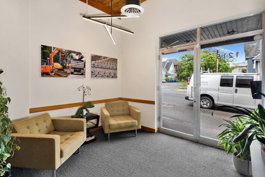 More Photos Of 1215 W Holly St, Bellingham Office For Sale