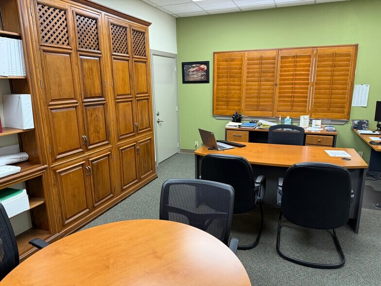 More Photos Of 404 Executive Center Blvd, El Paso Medical For Lease