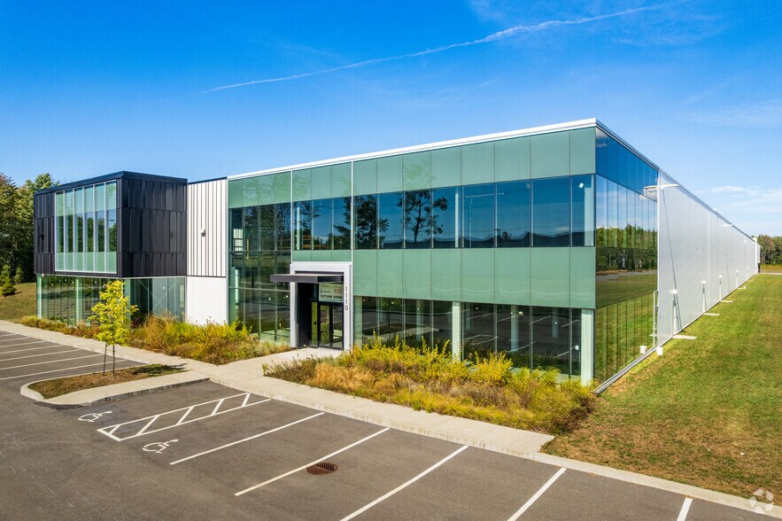 More Photos Of 1110 Rue Bousquet, Granby Warehouse For Sale