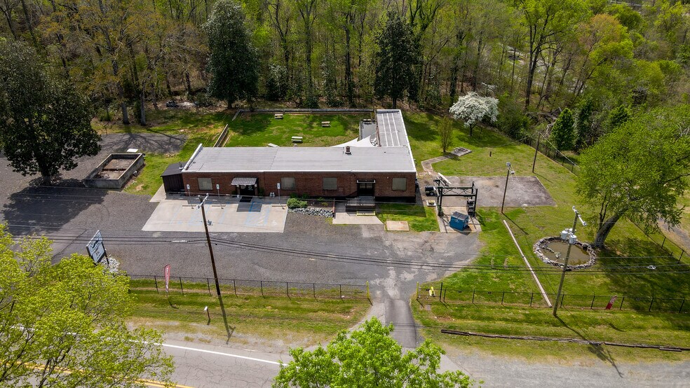 More Photos Of 354 W Meadow Rd, Eden General Retail For Sale