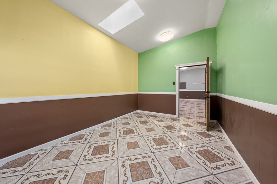 More Photos Of 3715 Bellmead Dr, Bellmead Office For Sale