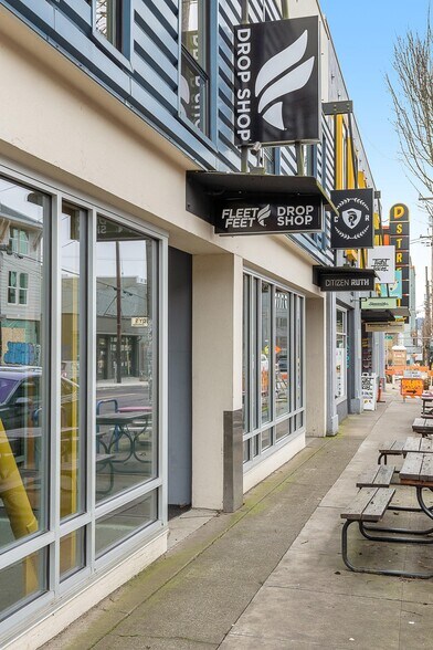 More Photos Of 3010-3090 SE Division St, Portland Freestanding For Lease