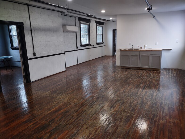 More Photos Of 409 5th St, Lynchburg Storefront Retail Office For Lease