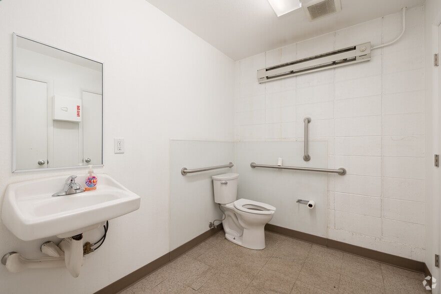 More Photos Of 2250-2300 Bott Ave, Colorado Springs Service For Lease