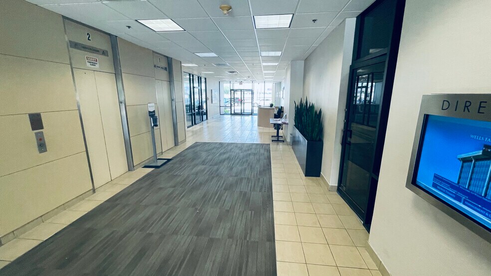 More Photos Of 800 W Airport Fwy, Irving Office For Lease
