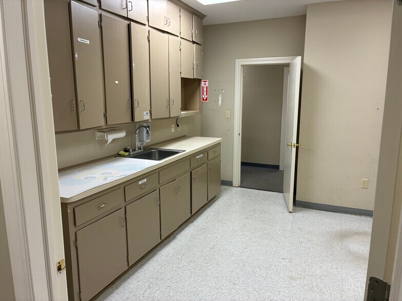 More Photos Of 1134 N Road St, Elizabeth City Medical For Lease