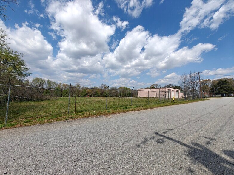 More Photos Of 106 Sandra Ave, Greenville Truck Terminal For Sale