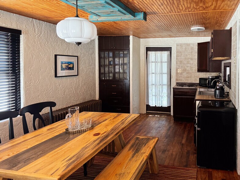 More Photos Of 516 Austin St, Truth Or Consequences Hotel For Sale