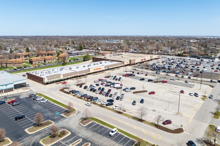 More Photos Of 20 Biesterfield Rd, Elk Grove Village Freestanding For Lease