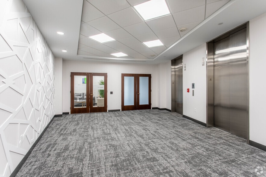 More Photos Of 3 Easton Oval, Columbus Office For Sale