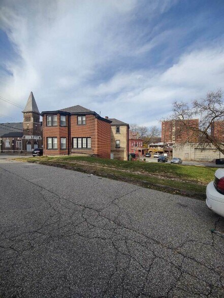 More Photos Of 815 McClure St, Munhall Apartments For Sale