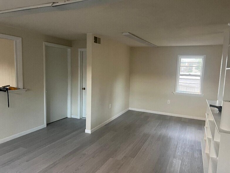More Photos Of 706 Willow St, Southampton Office For Lease