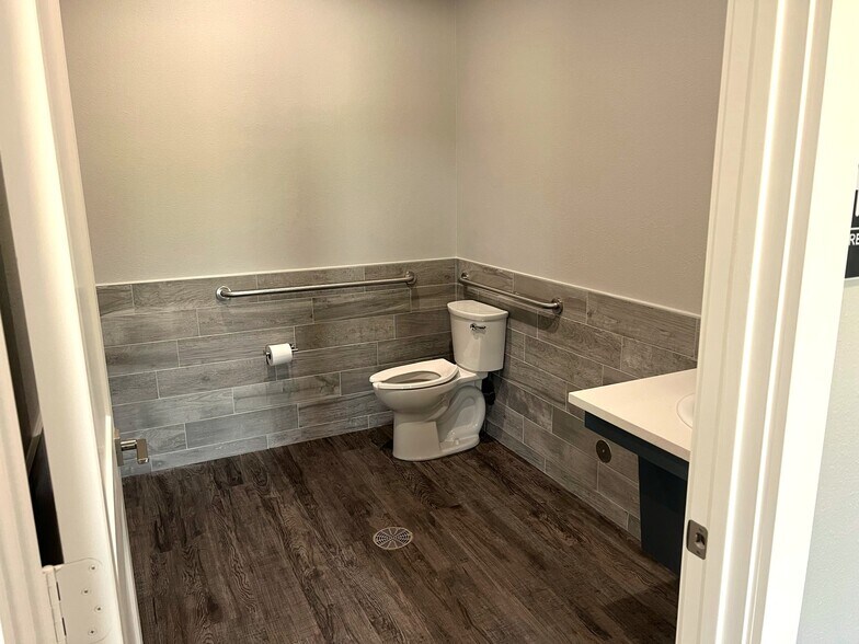 More Photos Of 6424 Colleyville Blvd, Colleyville Medical For Sale