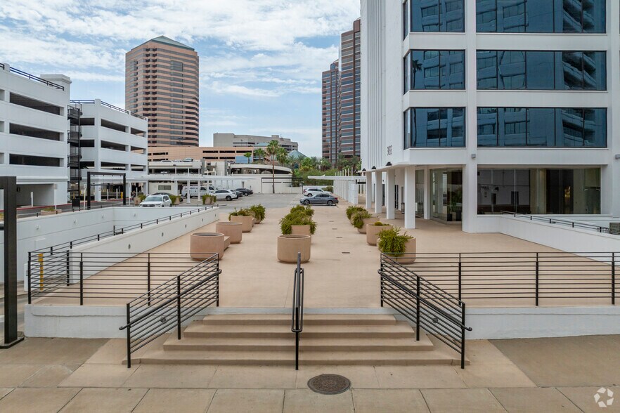 More Photos Of 3033 N Central Ave, Phoenix Office For Lease