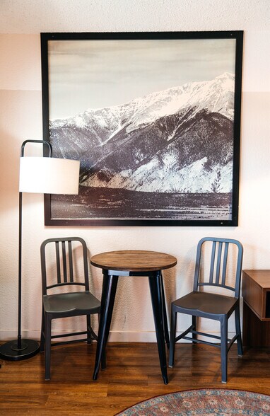 More Photos Of 525 W Rainbow Blvd, Salida Hotel For Sale