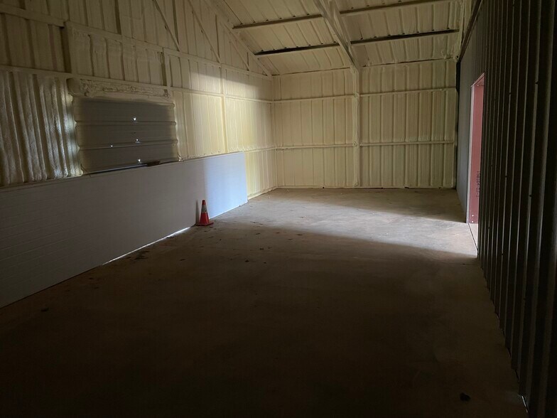 More Photos Of 18608 NE 23rd St, Harrah Light Distribution For Lease