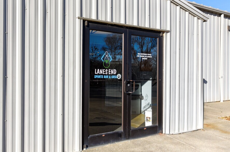 More Photos Of 1818 Central Ave, Auburn General Retail For Sale