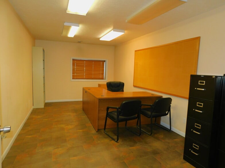 More Photos Of 17 Wilkins Peak Dr, Rock Springs Industrial For Lease