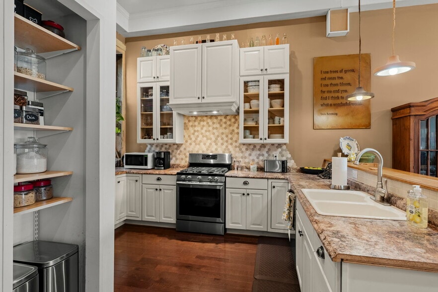 More Photos Of 305 N Queen St, Lancaster Storefront Retail Residential For Sale