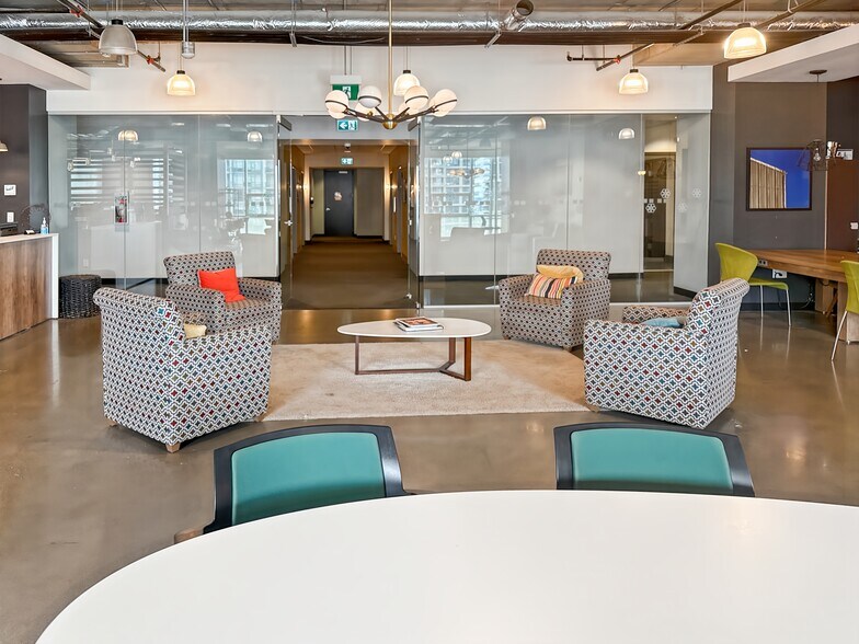 More Photos Of 4402 Skyline Dr, Burnaby Coworking Space