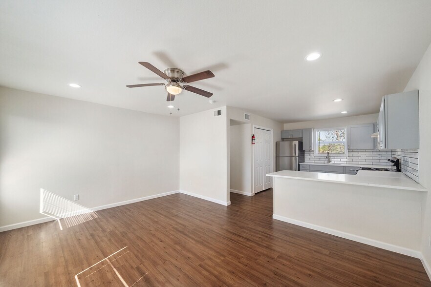 More Photos Of 6403 Sloan St, Houston Apartments For Sale