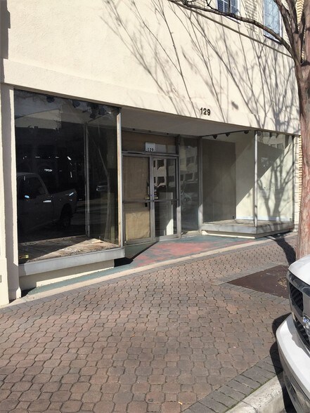 More Photos Of 129-135 S Hill St, Griffin Storefront Retail Office For Lease