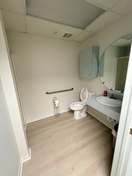 More Photos Of 1505 Tamiami Trl S, Venice Medical For Lease