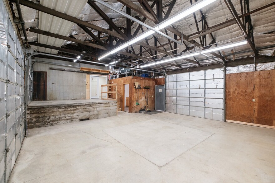 More Photos Of 500 Queen Ave SW, Albany Service For Sale