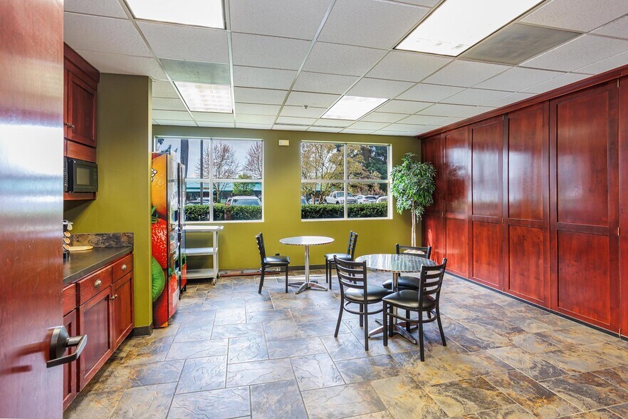 More Photos Of 14300 SE First St, Vancouver Office For Sale