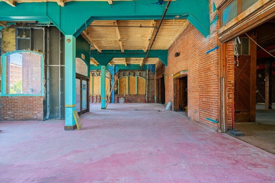 More Photos Of 15 E California Ave, Oklahoma City Restaurant For Sale