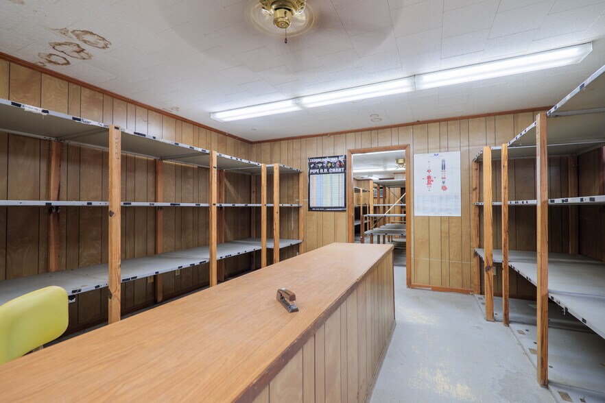 More Photos Of 450 W Highway 64, Lakeland Warehouse For Lease