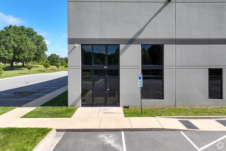 More Photos Of 2675 Annapolis Dr, Winston-Salem Distribution For Lease