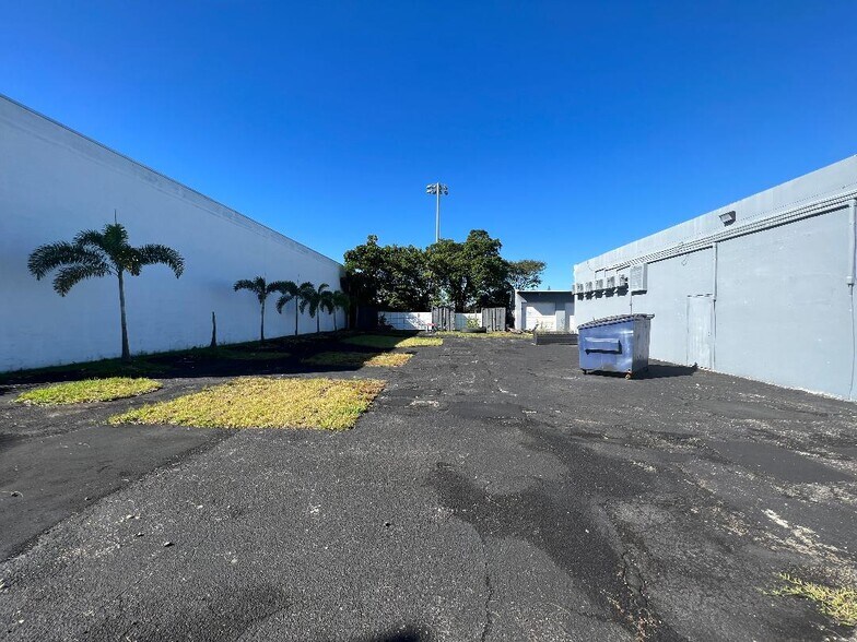 More Photos Of 6444 NE 4th Ave, Miami Warehouse For Sale