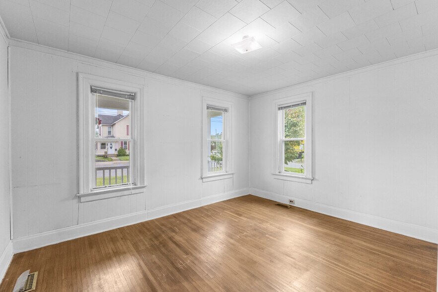 More Photos Of 4103 Broadway, Grove City Freestanding For Sale