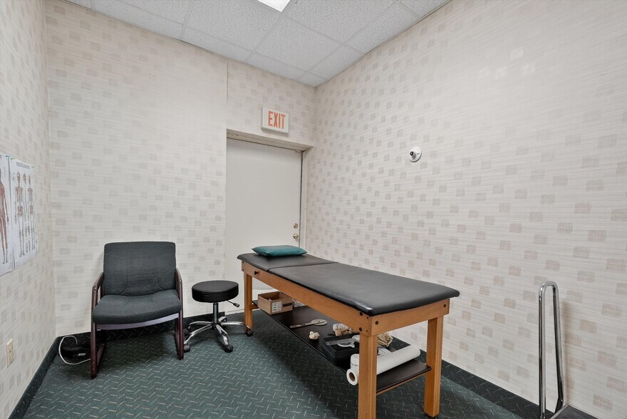 More Photos Of 24-26 Liberty Square Mall, Stony Point Office For Sale