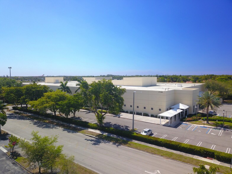 More Photos Of 17100 NW 59th Ave, Hialeah Office For Lease