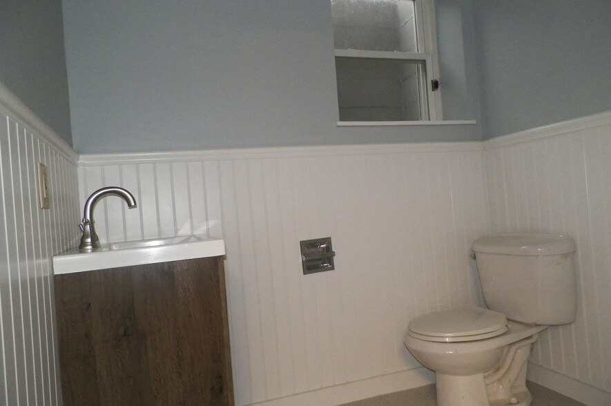 More Photos Of 1075 Smith St, Providence Medical For Lease